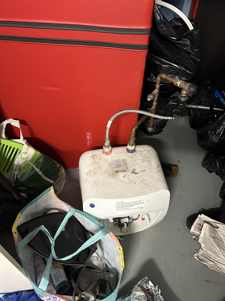 Neasden storage facility unit auction IB-1297