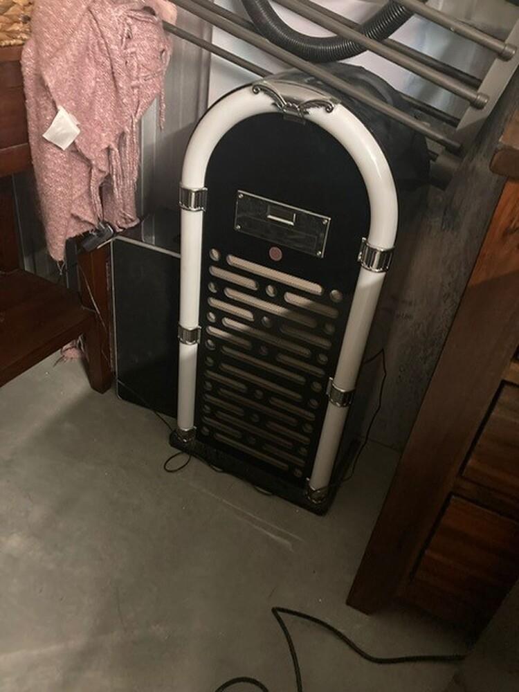 Chesterfield  Storage auction IB-2733 60