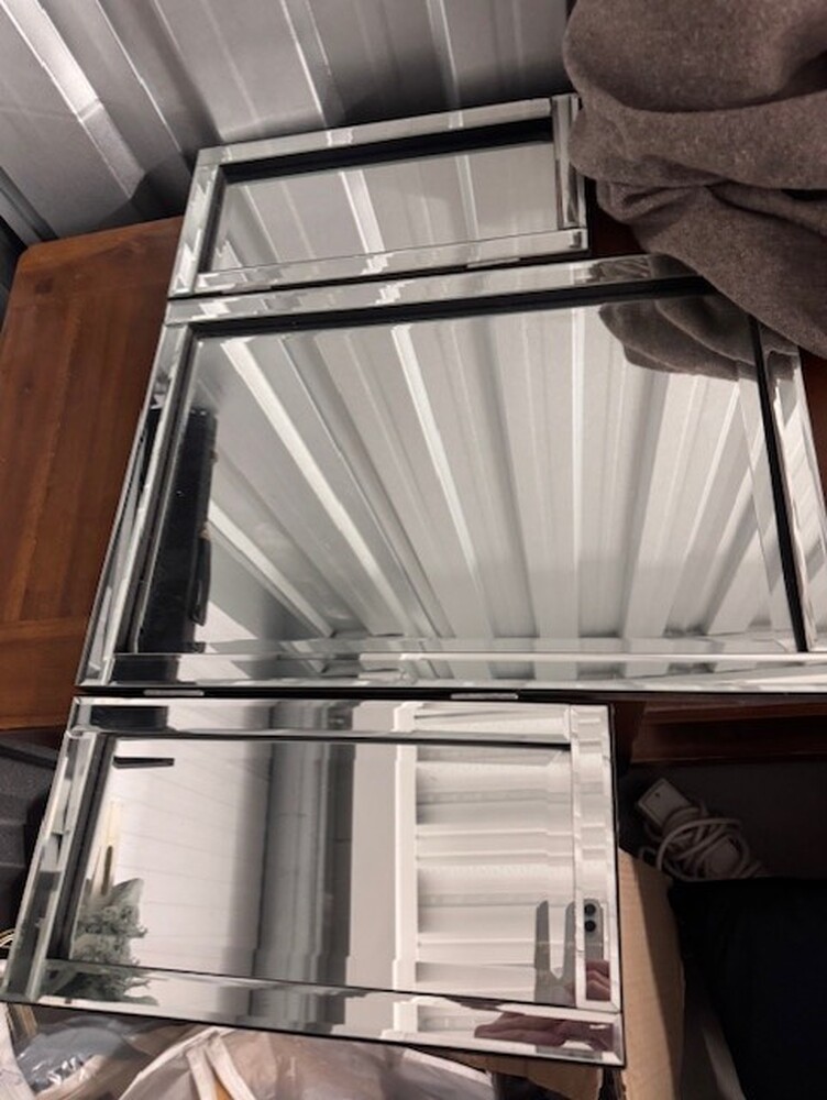 Chesterfield  Storage Unit auction IB-2733 52