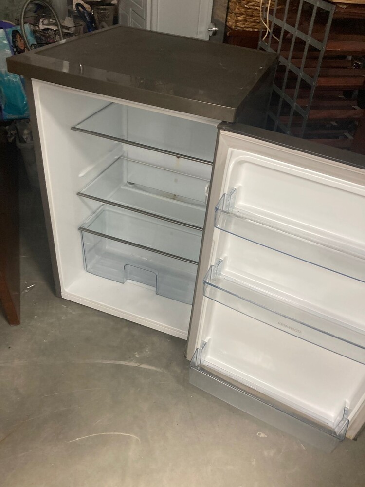 Chesterfield  Self storage auction IB-2733 114