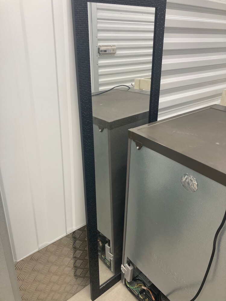 Chesterfield  Storage Unit auction IB-2733 122