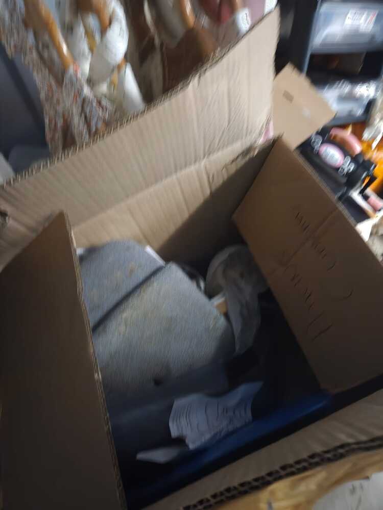 Dunstable Storage Unit auction IB-7842