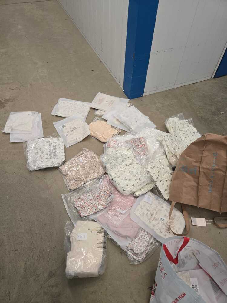 Dunstable Storage Unit auction IB-7842 32