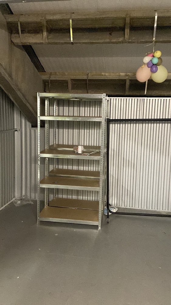 Charlton Storage Unit auction IB-6604