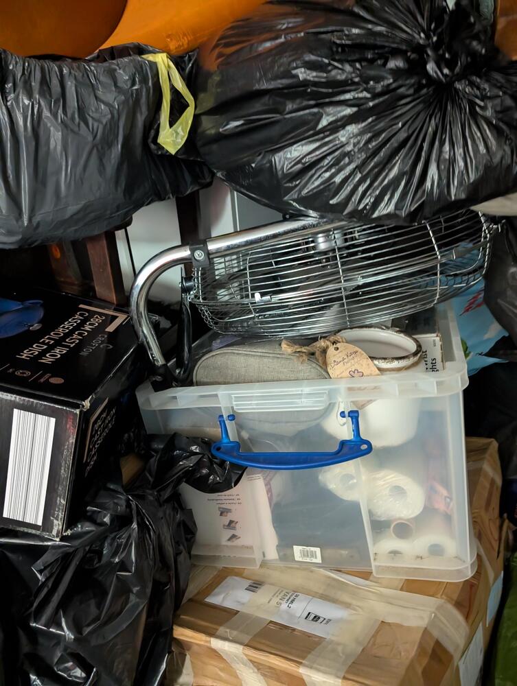 Brighton  Self storage unit auction IB-8003