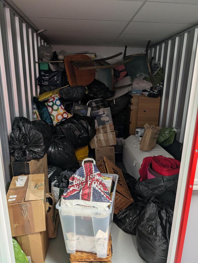 Brighton  Self storage unit auction IB-8003