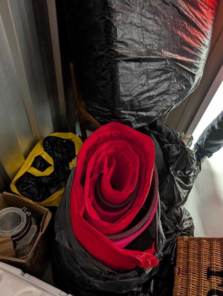 Brighton  Self storage unit auction IB-8003