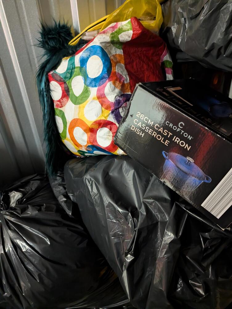 Brighton  Self storage unit auction IB-8003