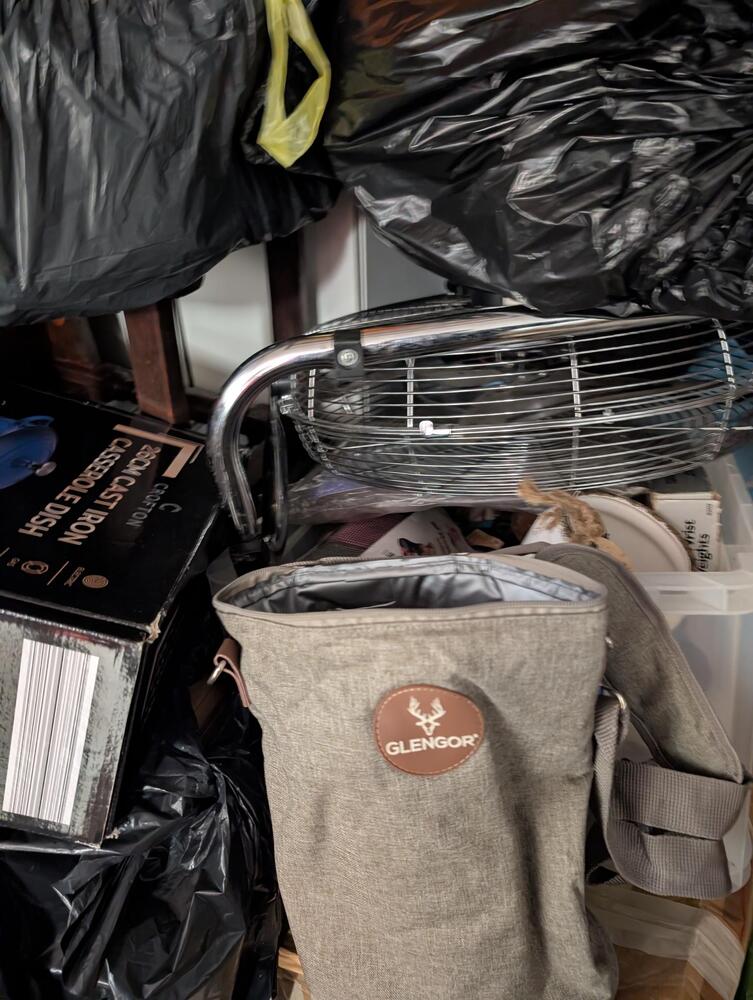 Brighton  Self storage unit auction IB-8003