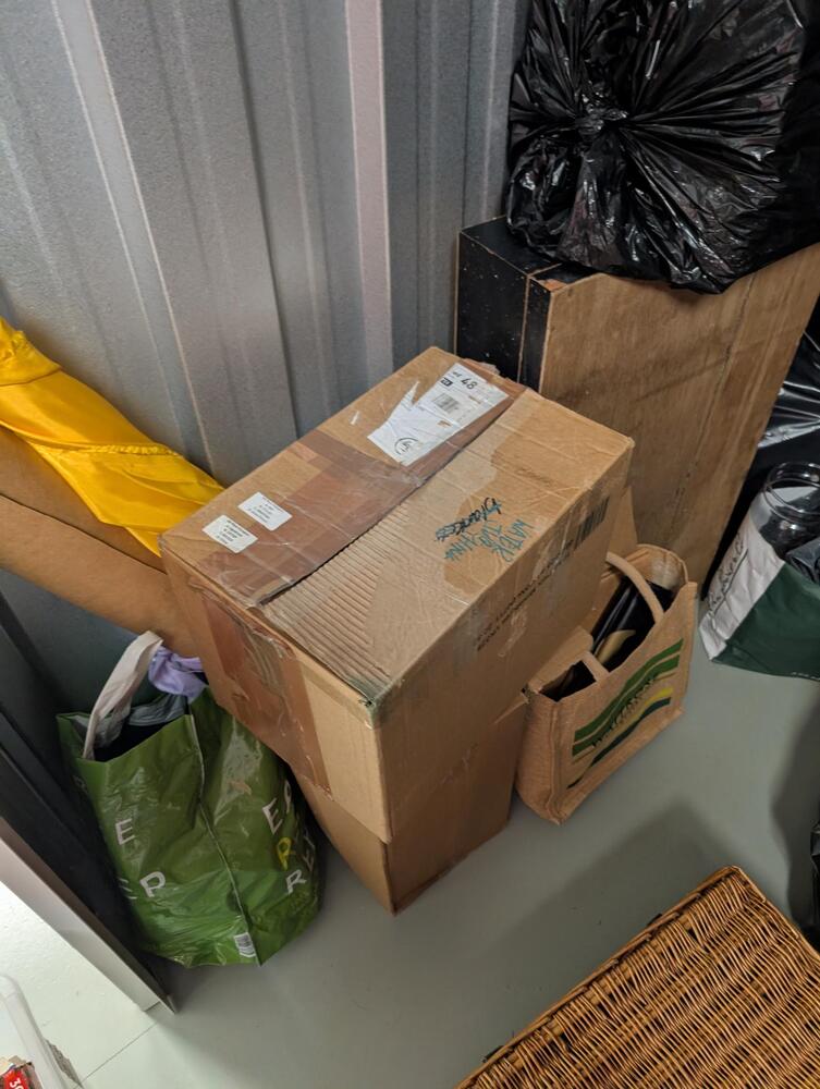 Brighton  storage facility unit auction IB-8003