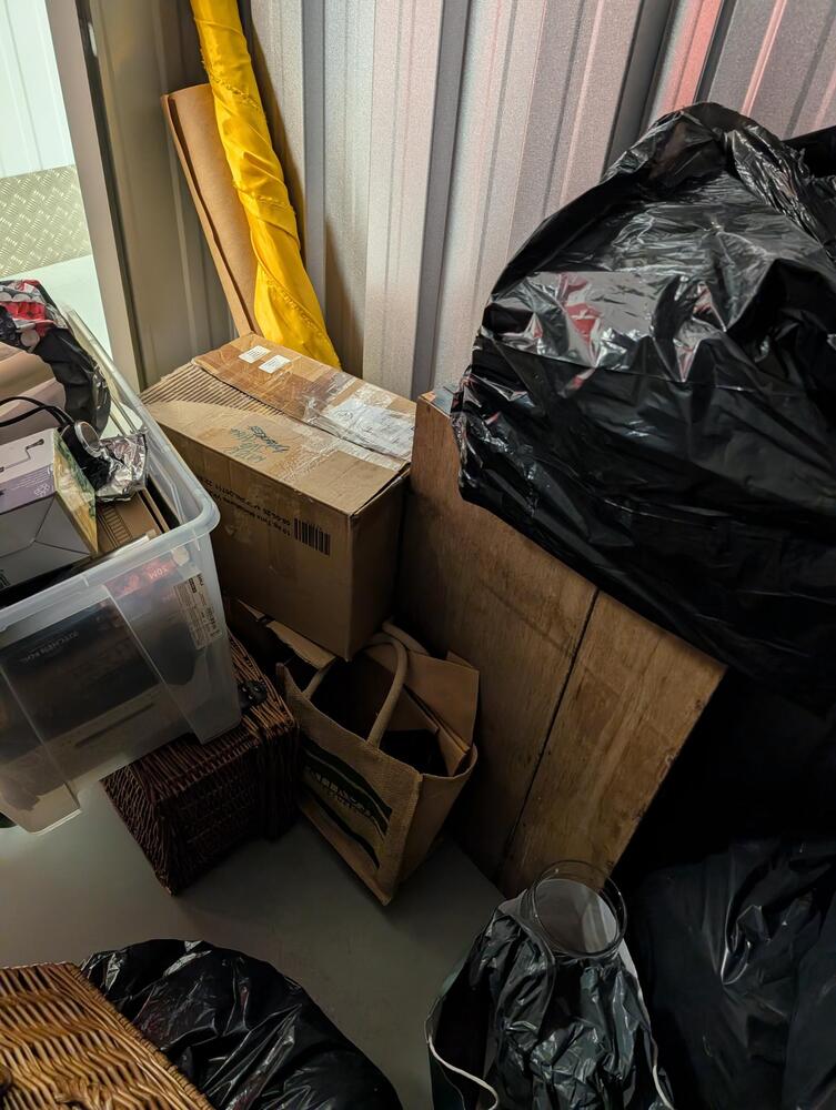 Brighton  Self storage unit auction IB-8003