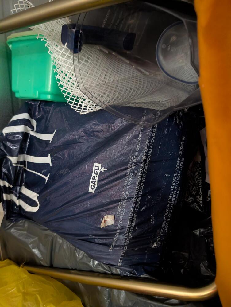 Brighton  Self storage unit auction IB-8003