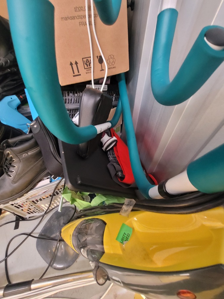 StorageMart Worthing Self storage auction IB-3681