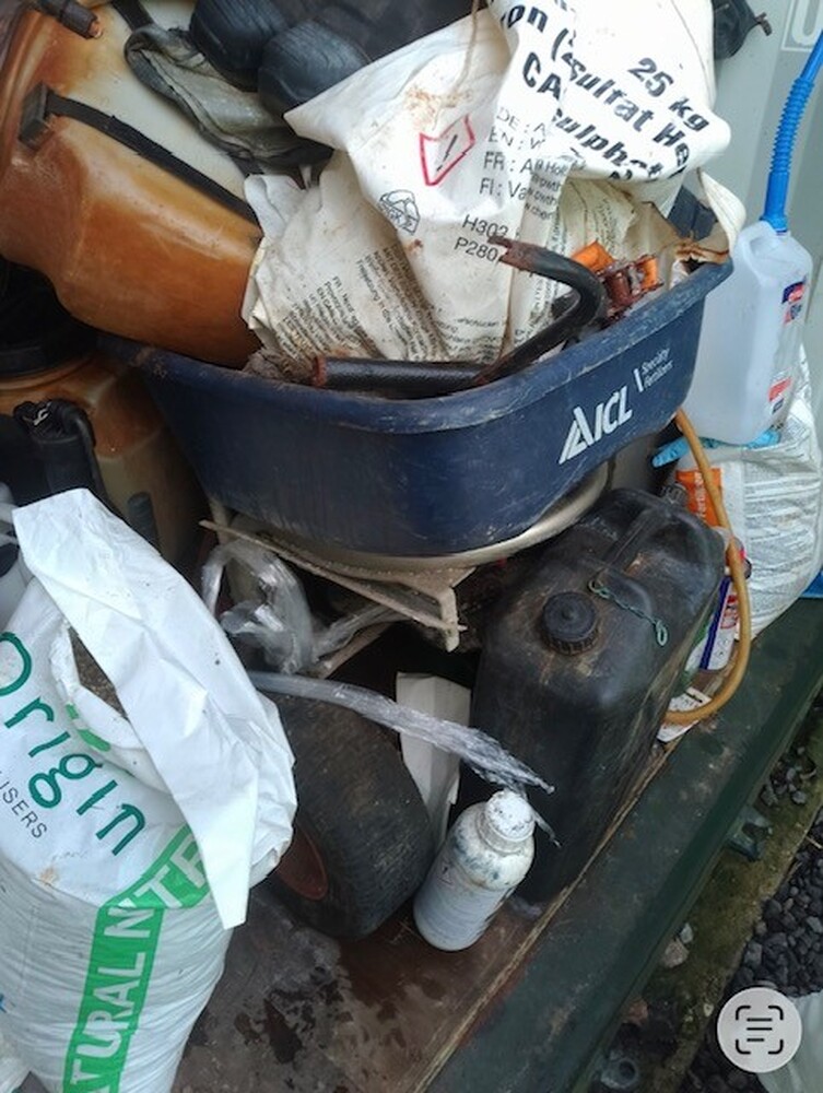 Worthing Storage Unit auction IB-9499