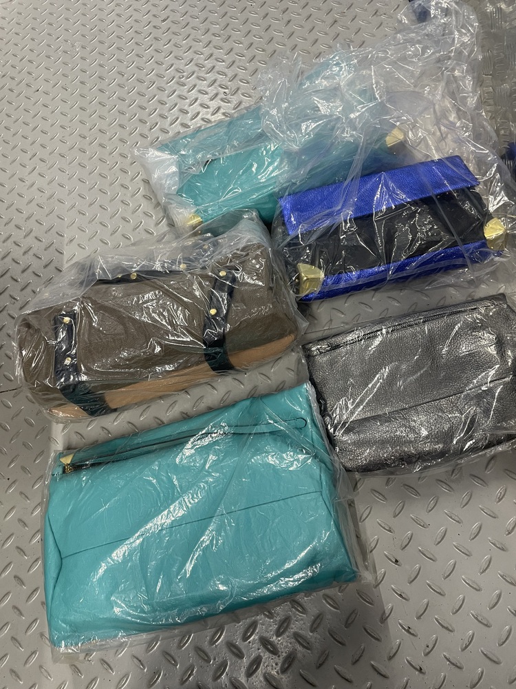 Bow Self storage unit auction IB-5210 33