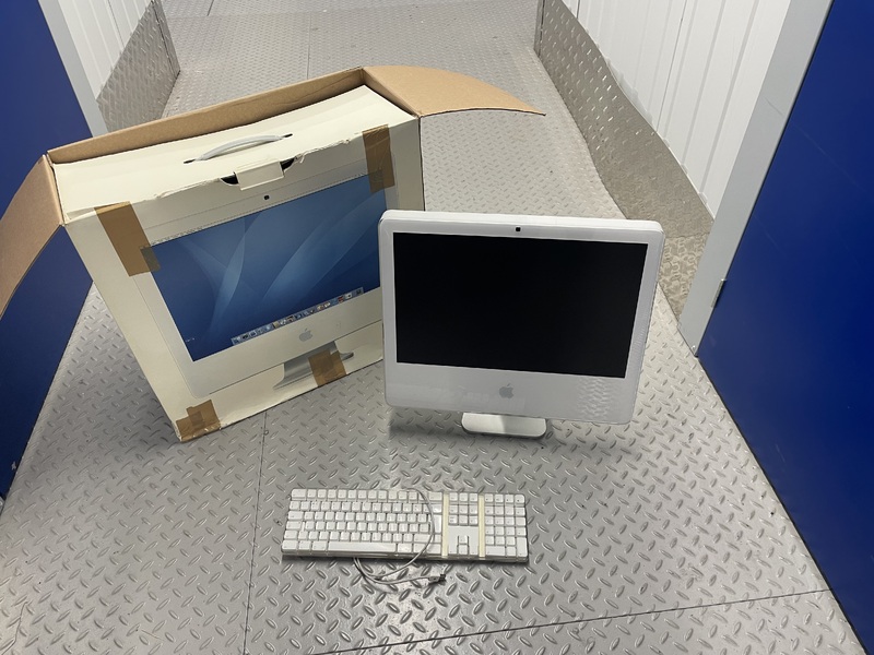 Bow Self storage unit auction IB-5210 33