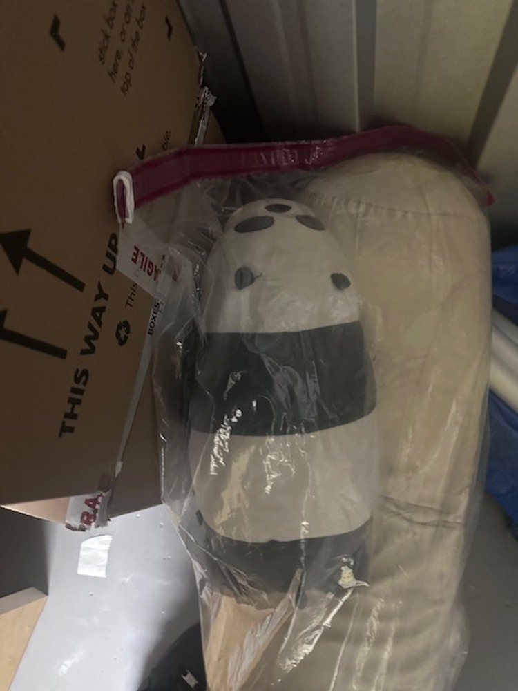 Islington Storage Unit auction IB-5826