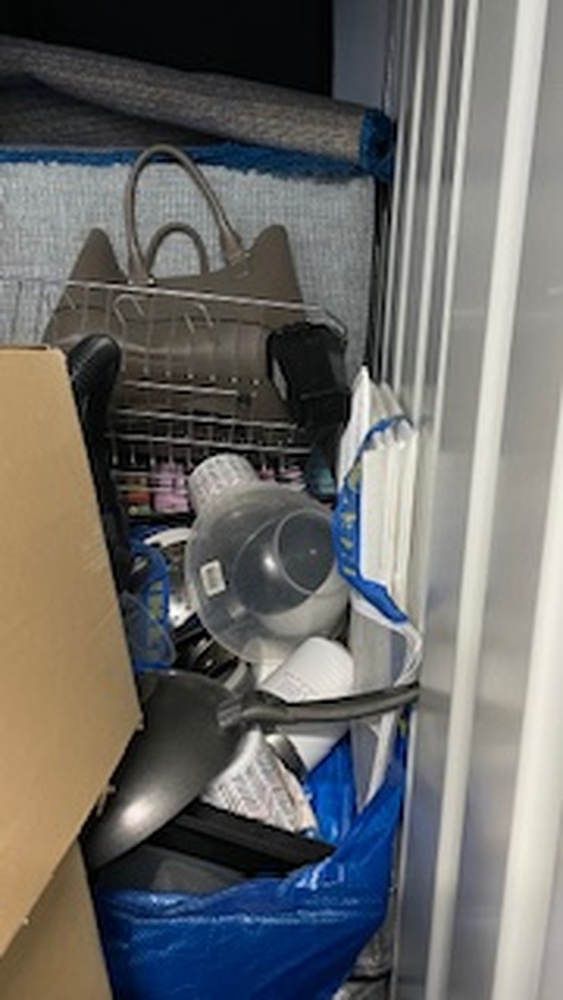 StorageMart Norwich Self storage auction IB-8291