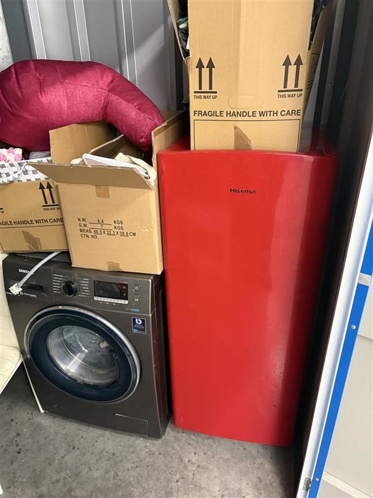 Dudley Self storage unit auction IB-2874