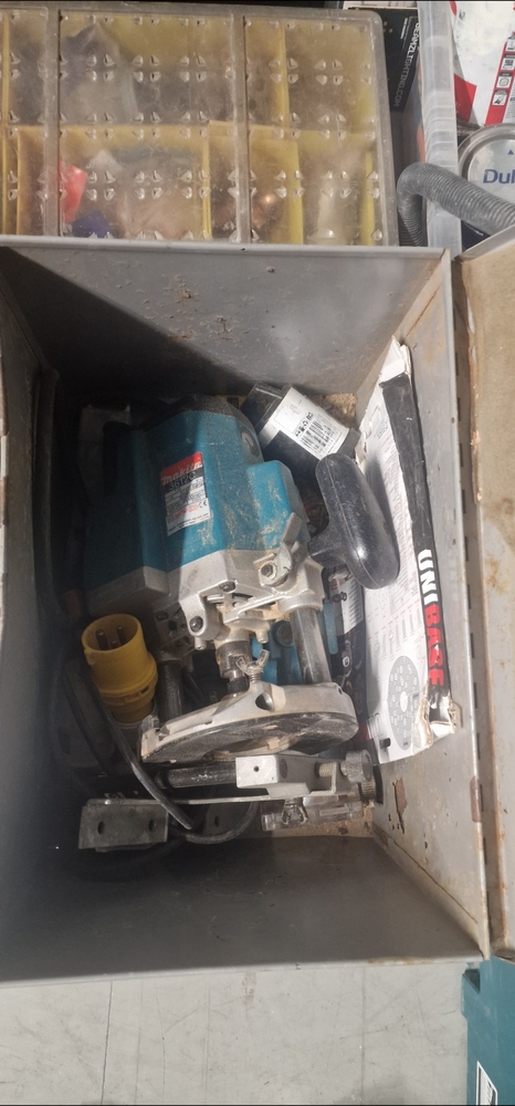 Wednesbury Self storage unit auction IB-6950 13