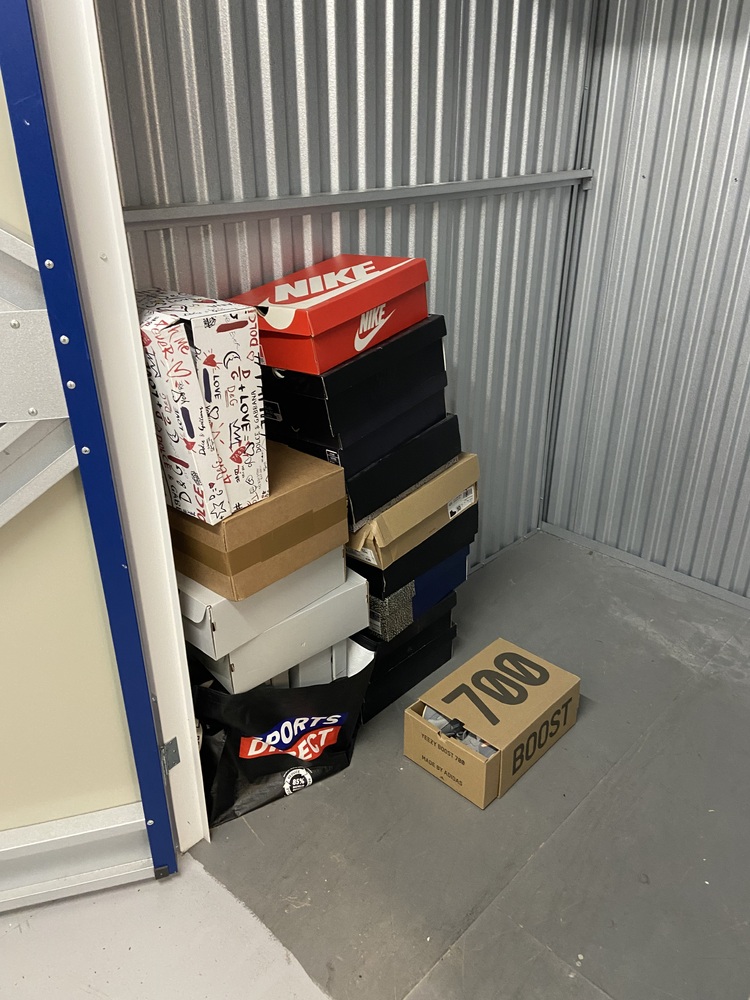 Catford Self storage auction IB-3850