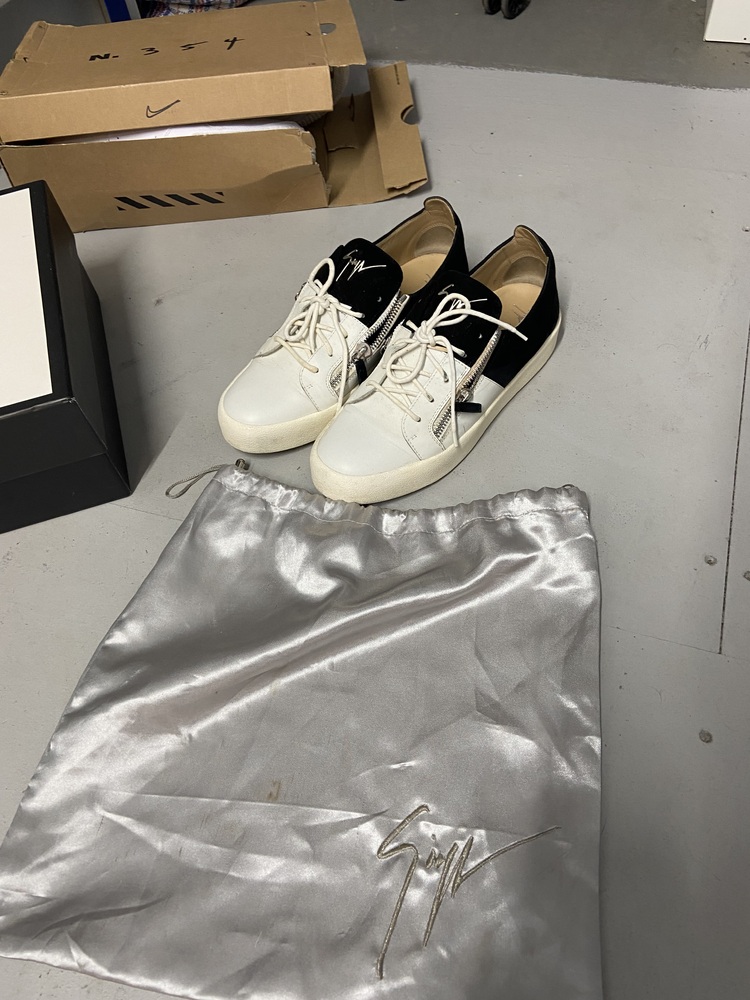 Catford Storage Unit auction IB-7093