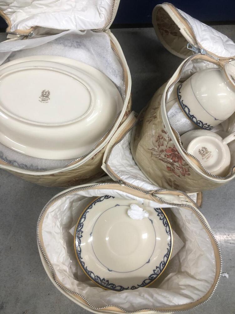 Mitcham Self storage auction IB-6880 14