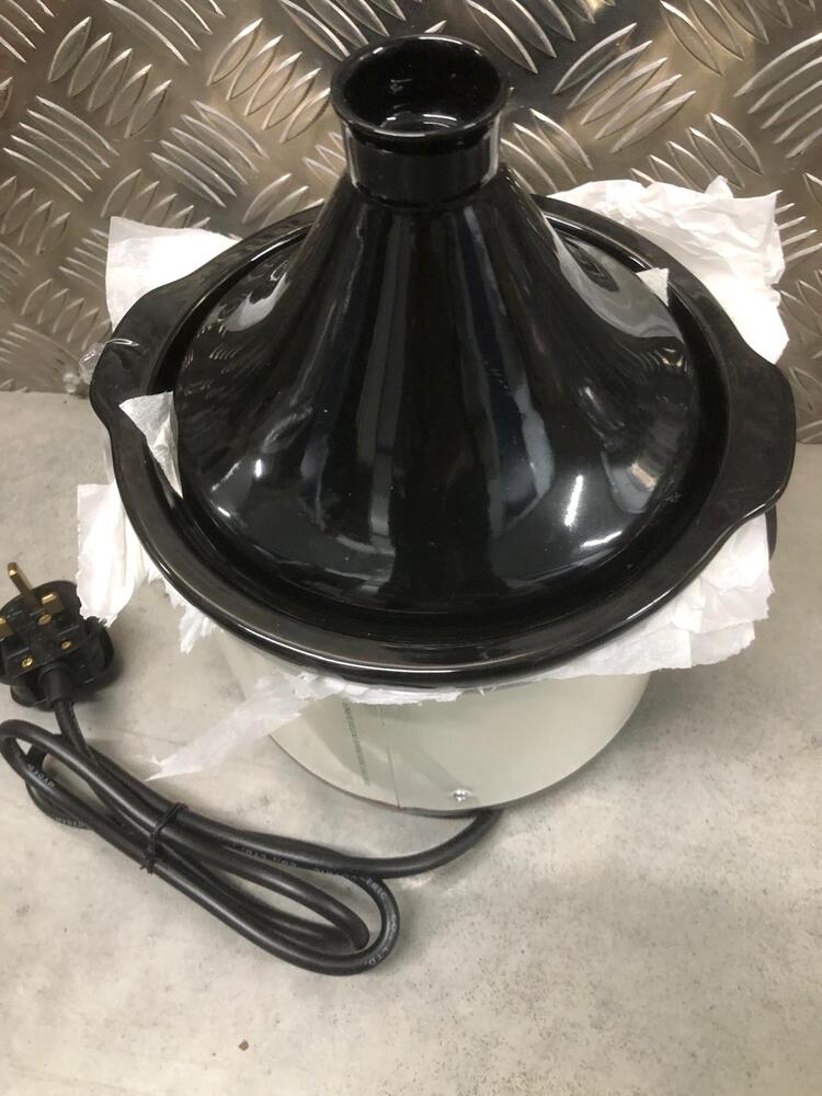 Mitcham storage facility unit auction IB-6880 16