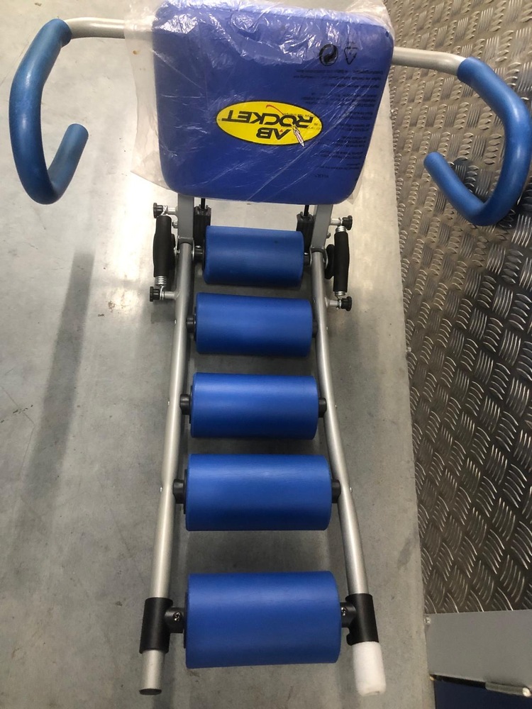 Mitcham storage facility unit auction IB-6880 36