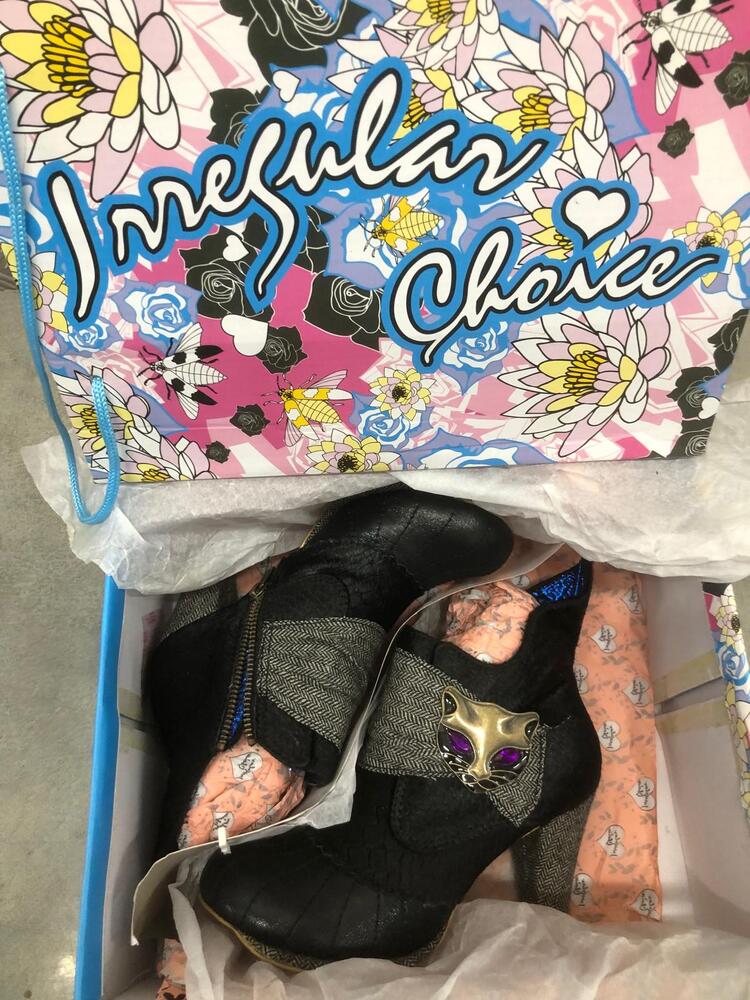 Mitcham Storage Unit auction IB-6880 82