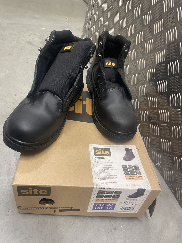 Hayes Storage Unit auction IB-3096 22