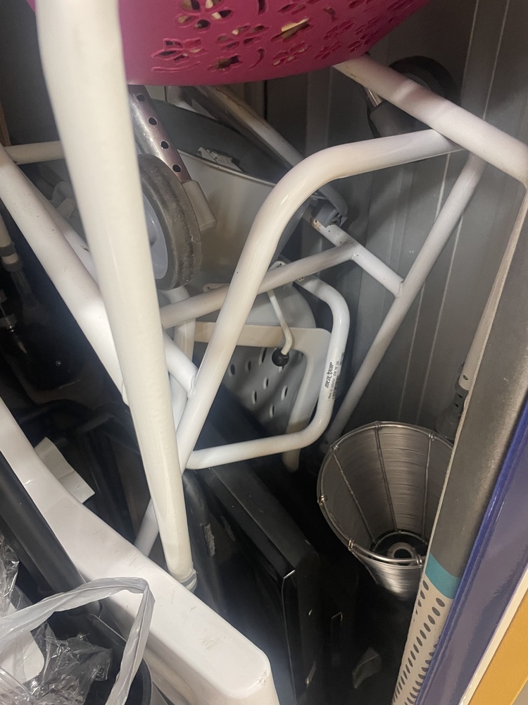 Hayes Storage Unit auction IB-3925