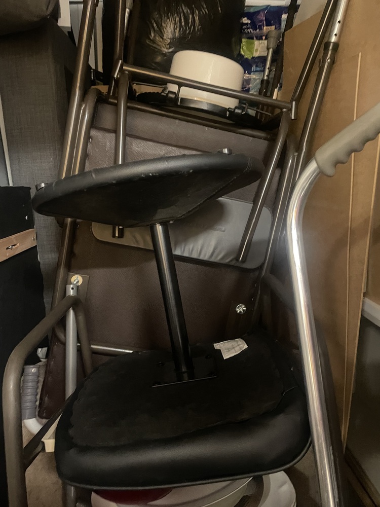 Hayes Self storage unit auction IB-3925