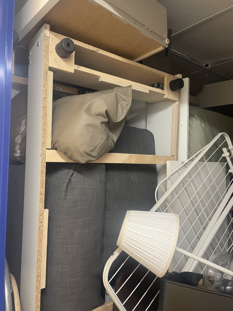 Hayes storage facility unit auction IB-3925