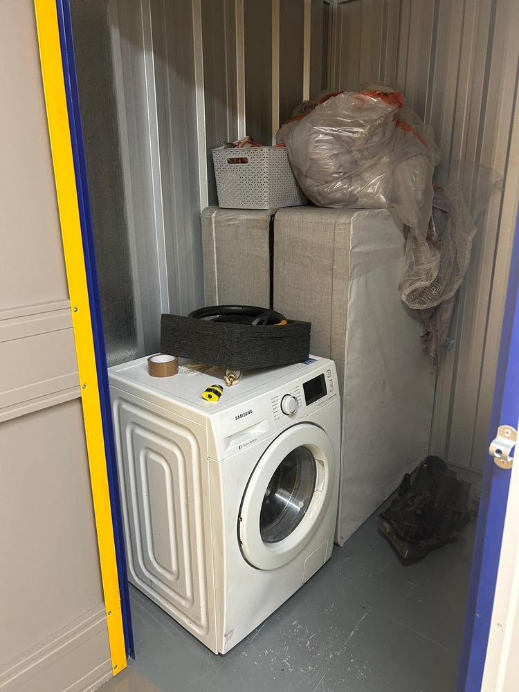 Hayes Self storage facility auction IB-6071