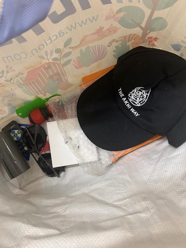 Hayes Self storage unit auction IB-6071 13