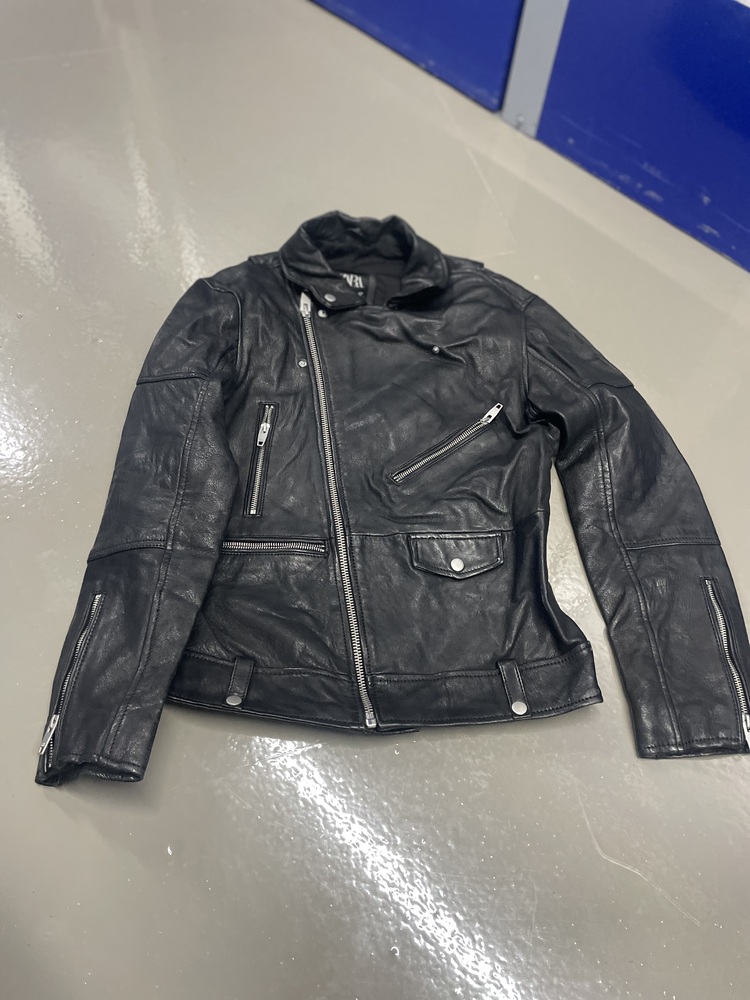 Staines Self storage auction IB-9094