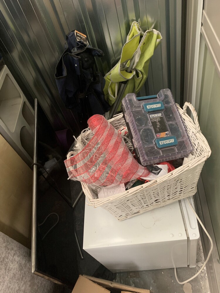 Big Padlock Huyton  Storage auction IB-4614