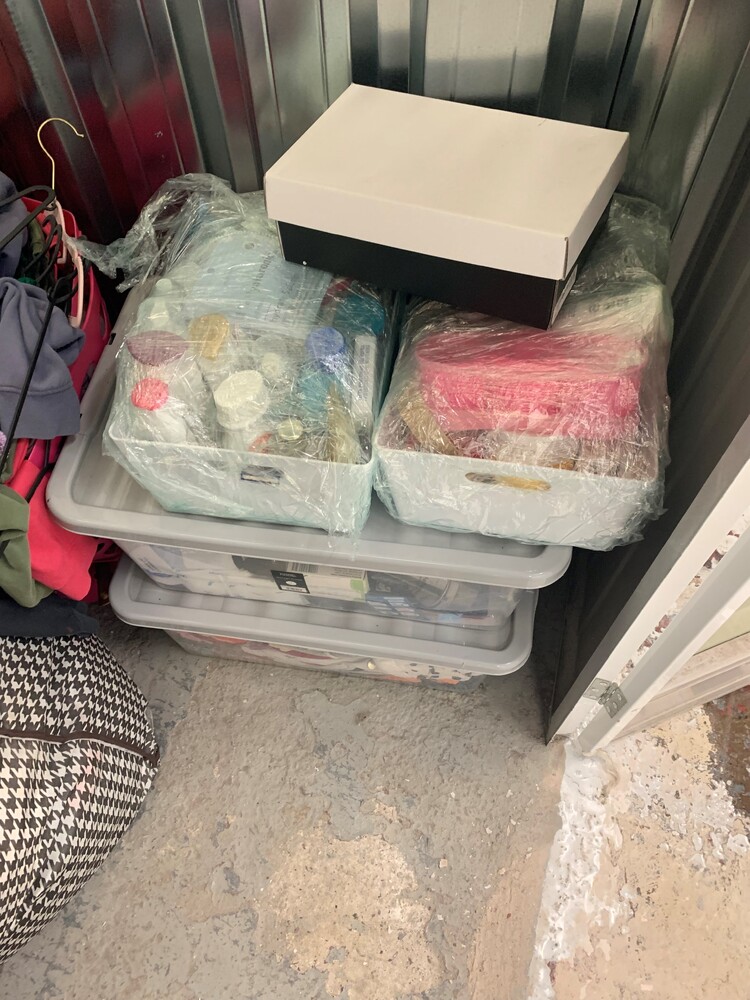 Big Padlock Huyton  Storage auction IB-3980