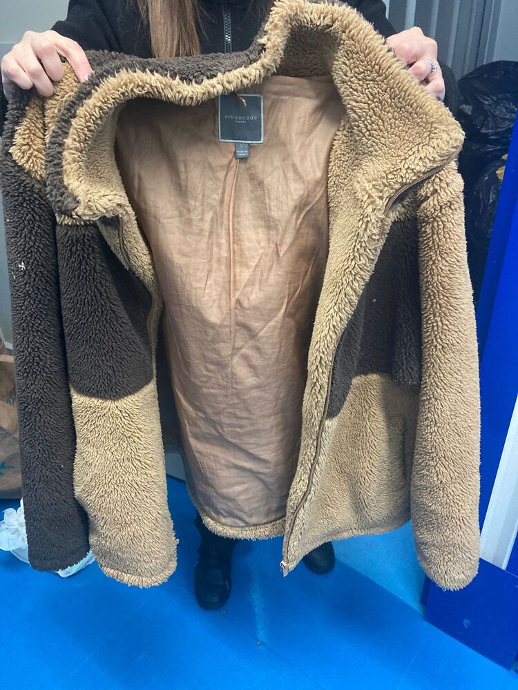 The Storage Team Leeds Self storage unit auction IB-7521 33