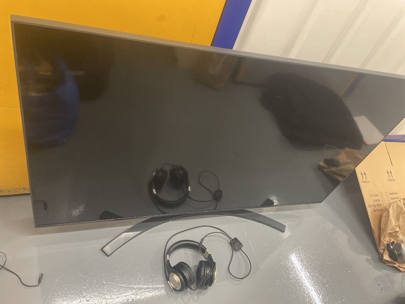 Staples Corner Self storage auction IB-9711