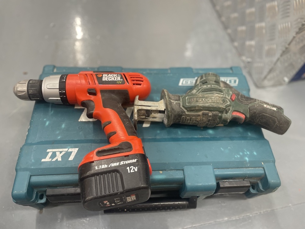 Staples Corner Storage Unit auction IB-6676