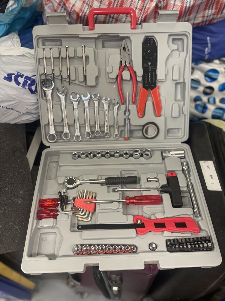 Staples Corner storage facility unit auction IB-6676