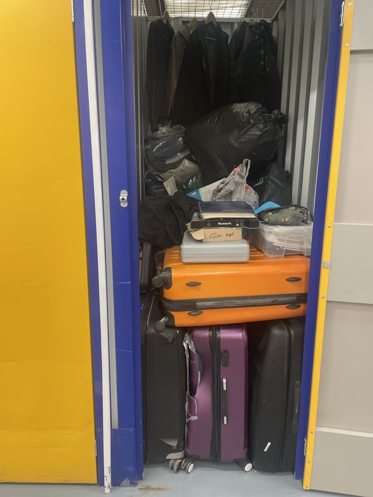 Staples Corner Storage auction IB-6676 10