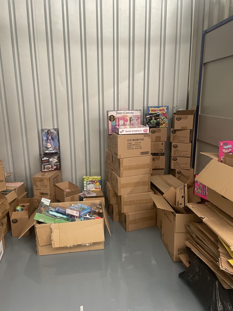 Staples Corner Storage auction IB-7261