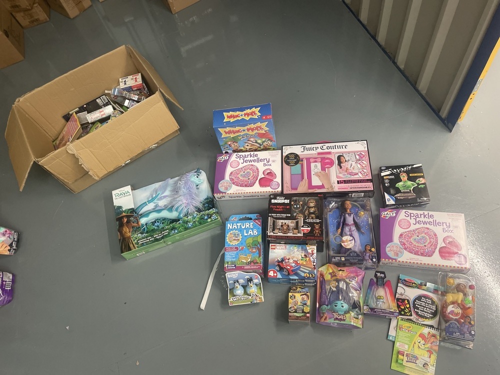 Staples Corner Storage Unit auction IB-7261