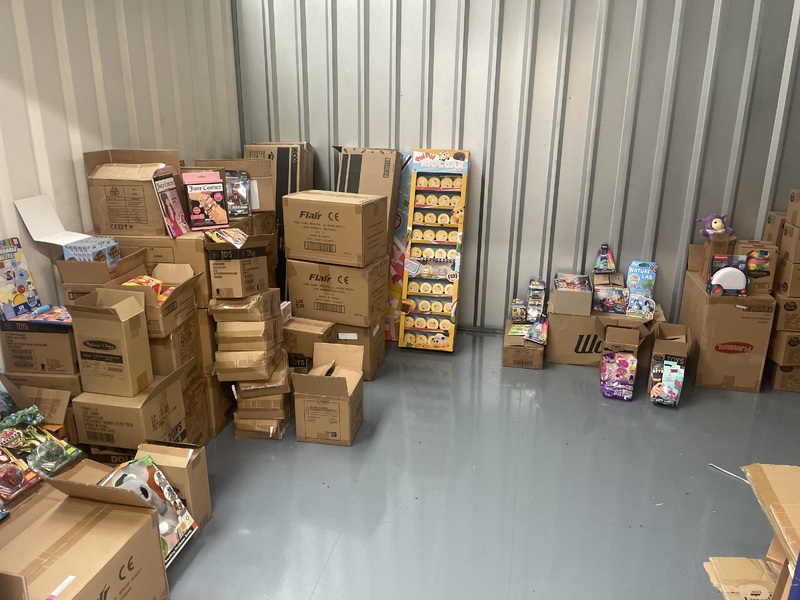 Staples Corner Self storage unit auction IB-7261