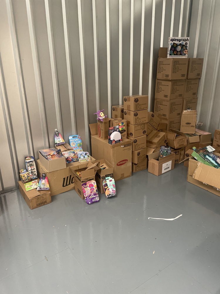 Staples Corner storage facility unit auction IB-7261