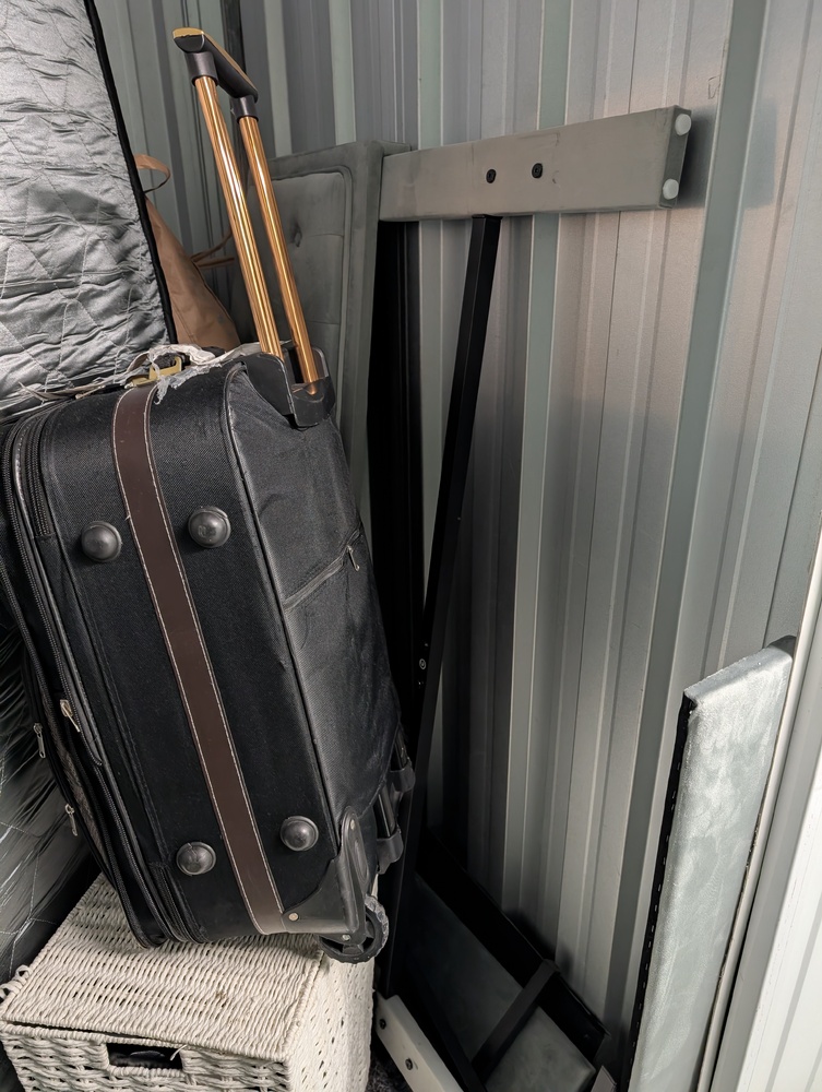 StorageMart Brighton (Stevenson Rd) Self storage unit auction IB-3674