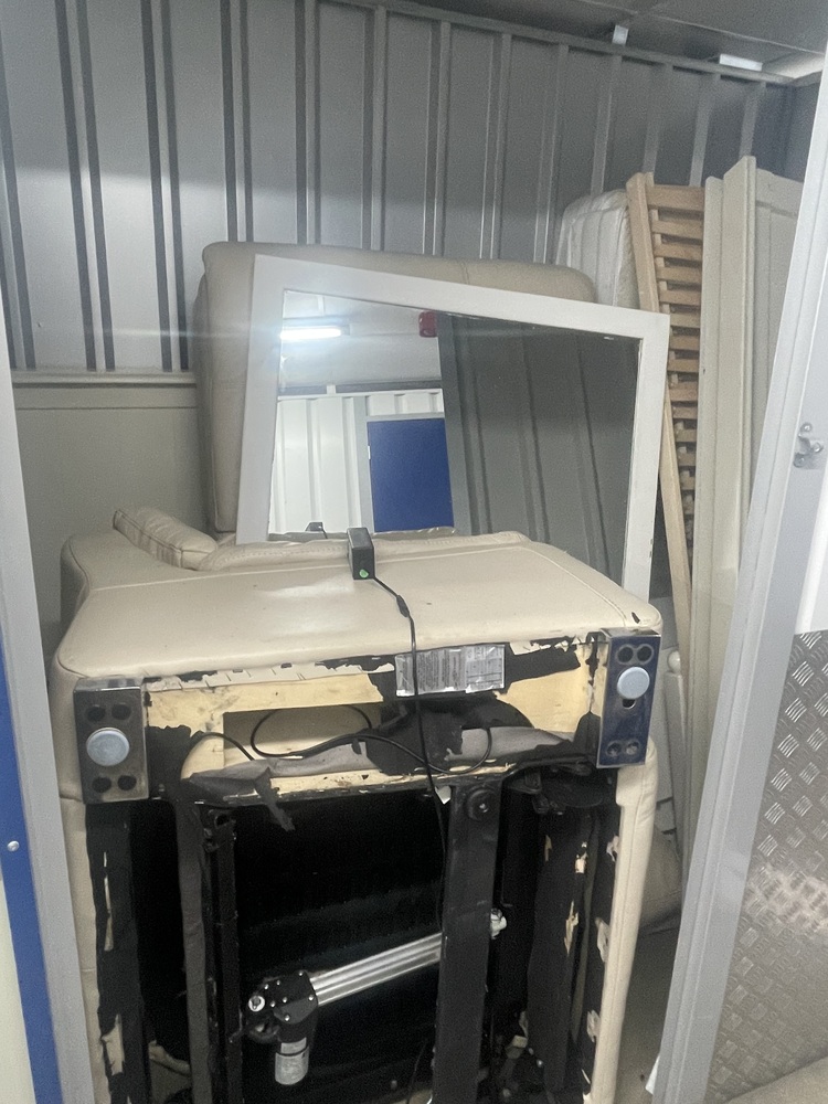 Wandsworth Self storage unit auction IB-3425